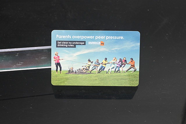 非接触式IC卡和接触式ic卡有什么区别 非接触式IC卡和接触式ic卡有什么区别