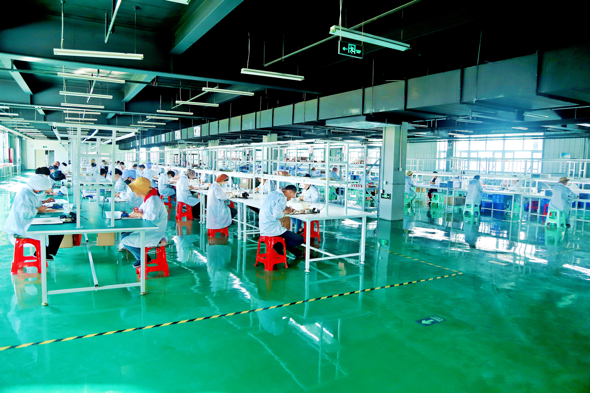 卡立方集团宁夏公司智能卡工厂视觉检测技术让不合格品无处遁形