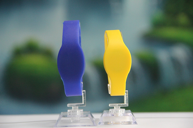 ID腕带制造如何如此精确？