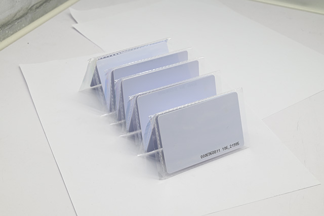 感应式公交PVC卡相对于磁条卡有什么优点 感应式公交PVC卡相对于磁条卡有什么优点