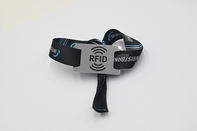 校园卡不仅有统一的布局，还有个性化的定制