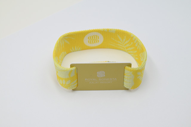 凸码的大小可以是烫金或烫银，注意凸码不能垂直排列