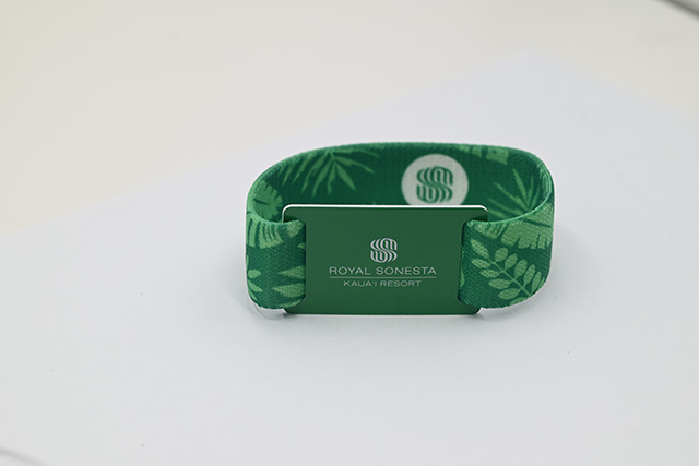 和接触式IC卡相比，非接触式卡有什么样的优点？