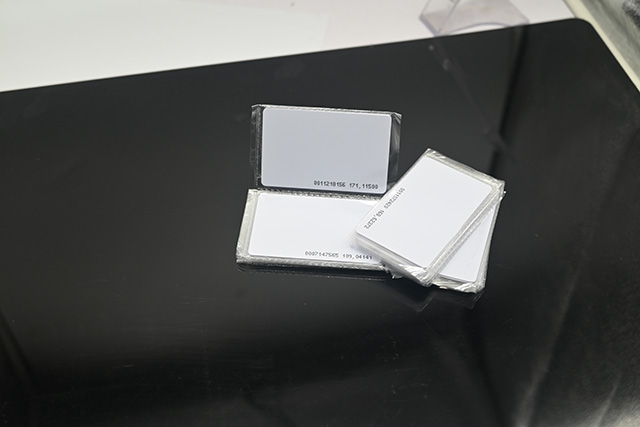 如何利用美发会员卡来留住顾客呢？