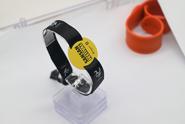 这样的带按键显示屏可视银行卡您是否见过呢？