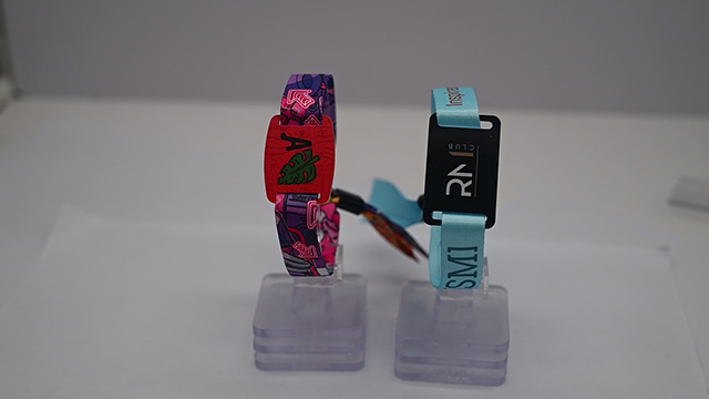 接触式滴胶卡与磁条卡相比较有什么显着的优势 接触式滴胶卡与磁条卡相比较有什么显着的优势