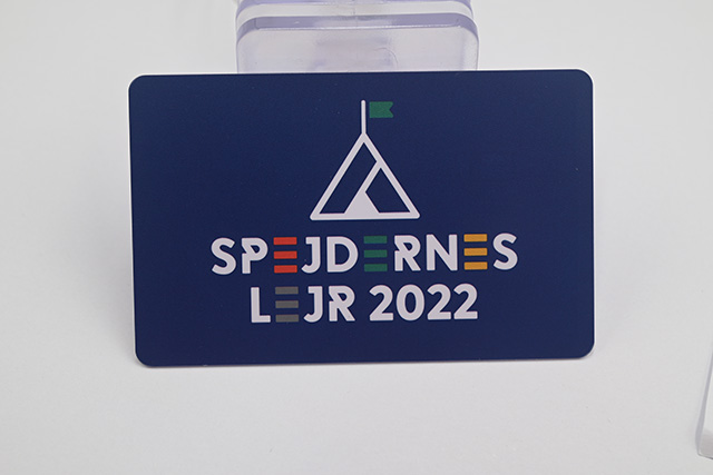 制作钥匙扣卡时的过uv工艺是什么呢？有了之后，有什么效果呢？