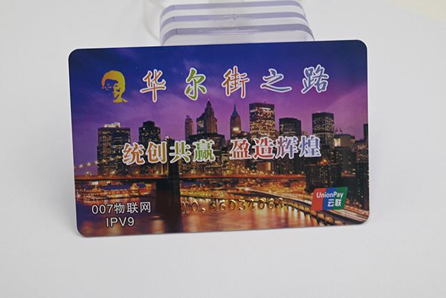 各店老板怎么选择一个高质量，低价格又设计绝对吸人眼球的校园卡呢？？？